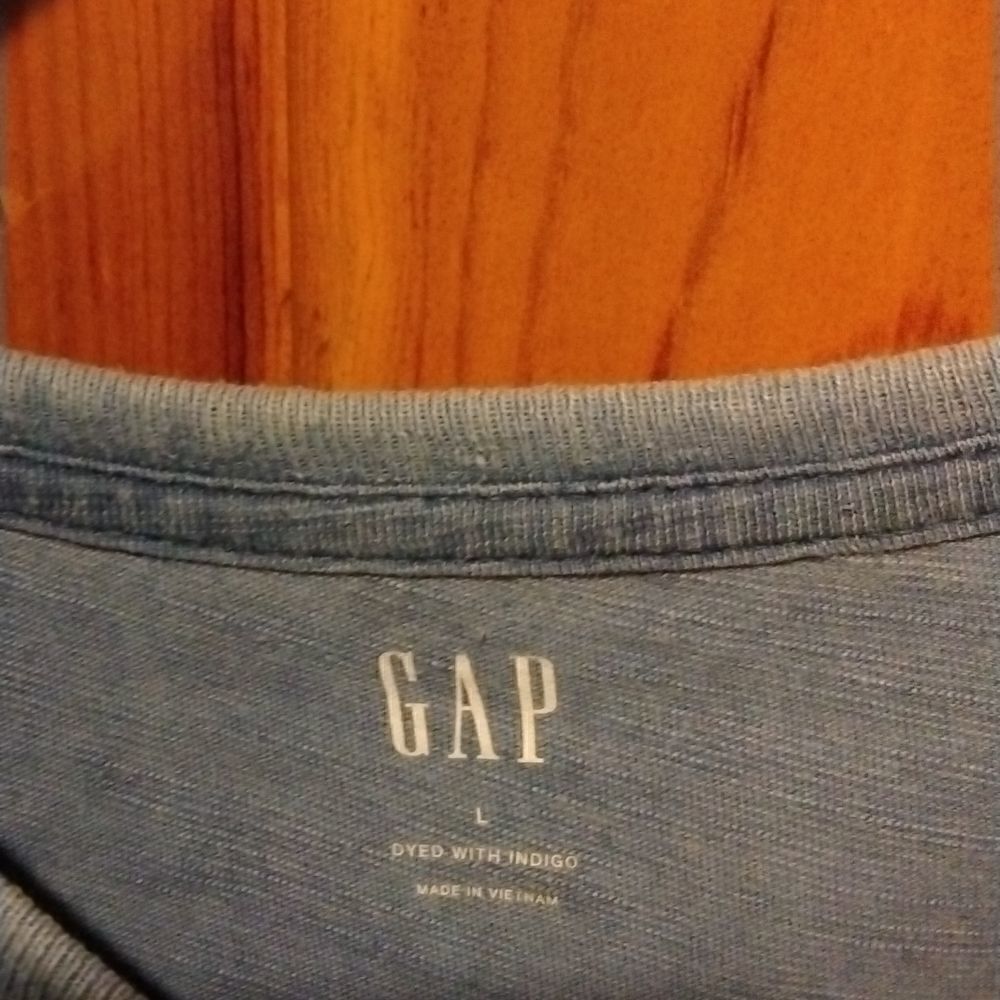 Cool Gap Tee - Picture 3 of 3